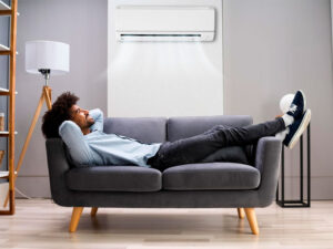 Tá com frio? O ar-condicionado pode (e deve!) ser seu aliado no inverno